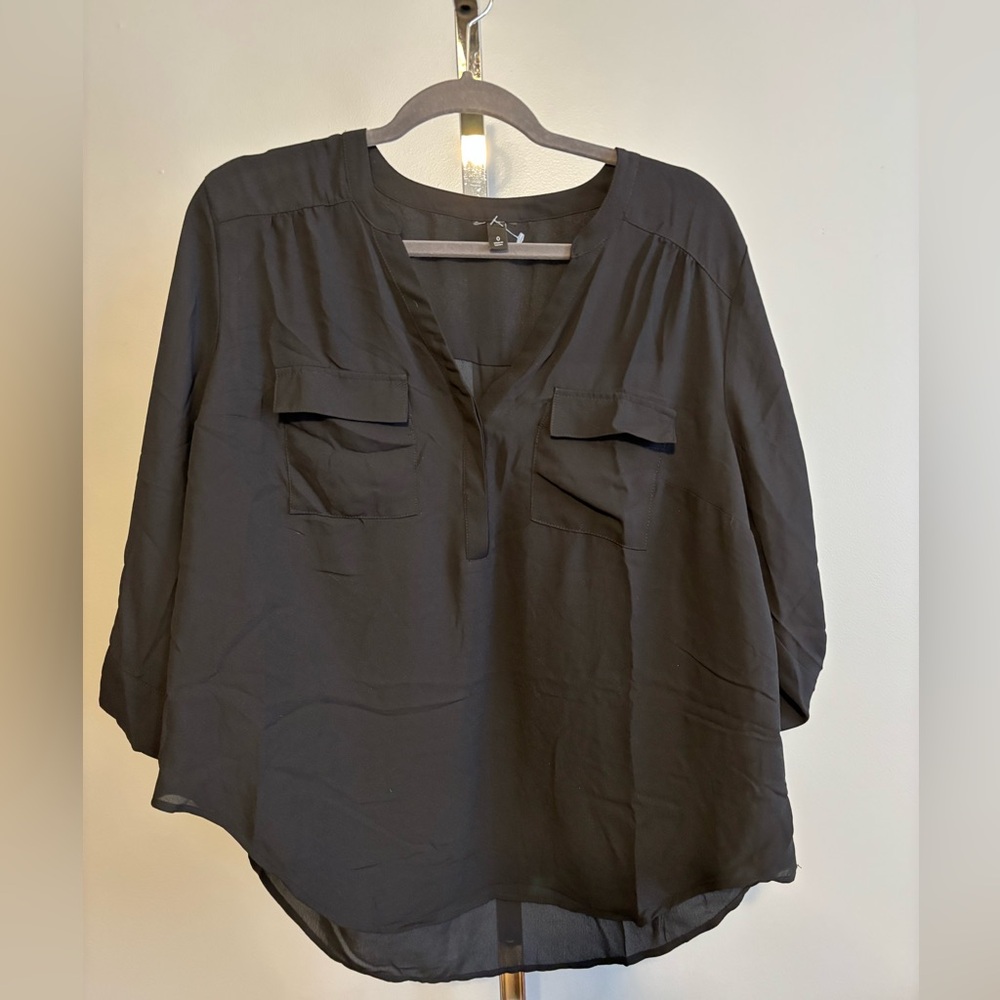 Black V Neck Blouse Round Hem 1/2 Button Long Sleeve W/tabs Size 0 (M)